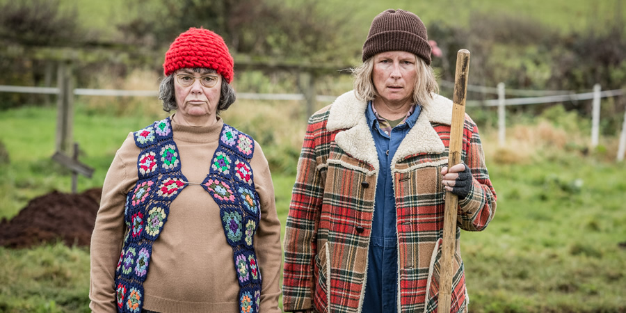 French And Saunders. Image shows from L to R: Dawn French, Jennifer Saunders