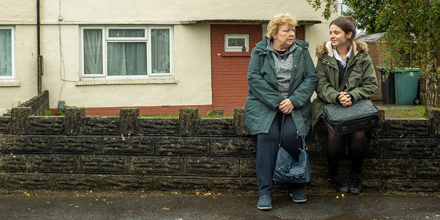 In My Skin. Image shows from L to R: Margie (Di Botcher), Bethan (Gabrielle Creevy)