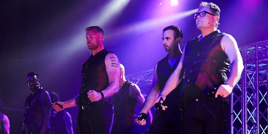 A League Of Their Own. Image shows from L to R: Romesh Ranganathan, Andrew Flintoff, Alan Carr. Copyright: CPL Productions