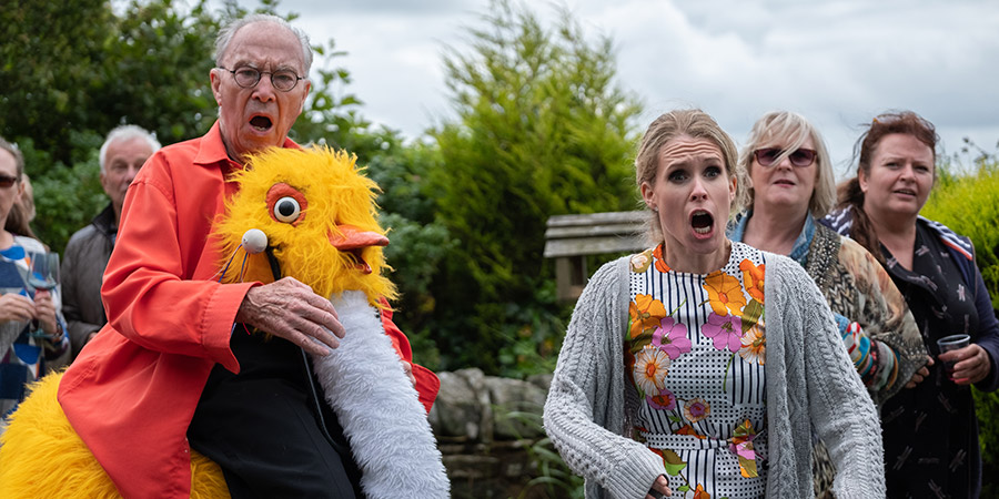 Meet The Richardsons. Image shows from L to R: Bernie Clifton, Lucy (Lucy Beaumont)