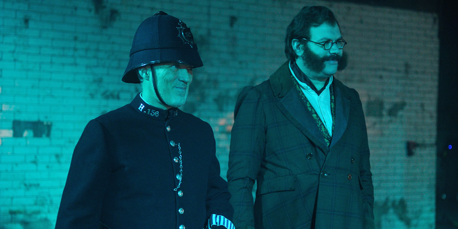 Murder In Successville. Image shows from L to R: Martin Kemp, DI Sleet (Tom Davis). Copyright: Tiger Aspect Productions