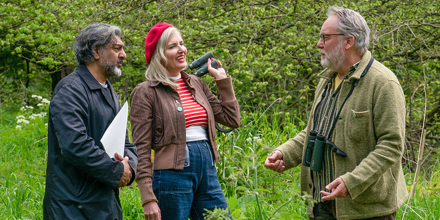 Painting Birds With Jim And Nancy Moir. Image shows left to right: Nitin Ganatra, Nancy Sorrell, Vic Reeves