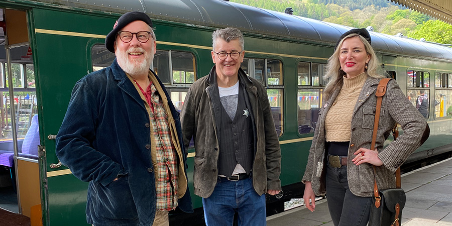 Painting Birds With Jim And Nancy Moir. Image shows left to right: Vic Reeves, Joe Pasquale, Nancy Sorrell