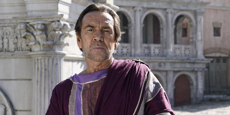 Plebs. Crassus (Robert Lindsay). Copyright: RISE Films