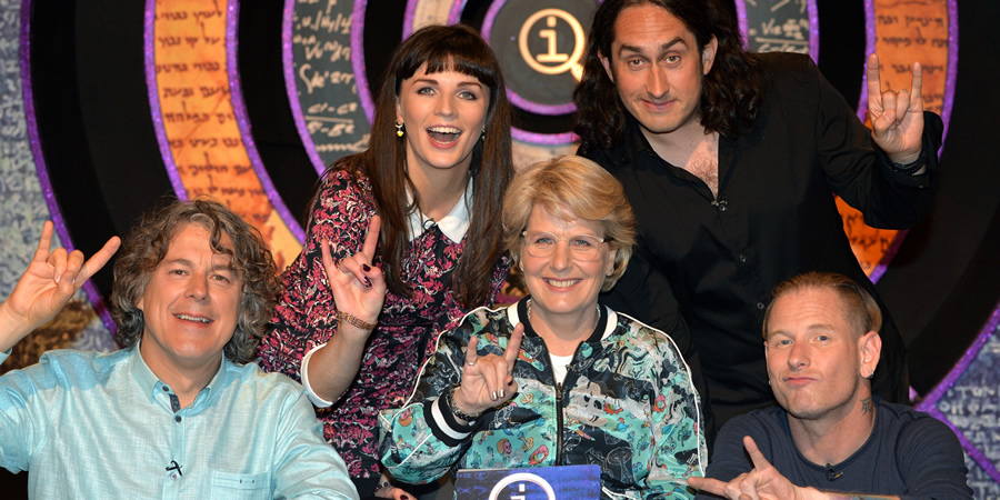 QI. Image shows from L to R: Alan Davies, Aisling Bea, Sandi Toksvig, Ross Noble, Corey Taylor. Copyright: TalkbackThames