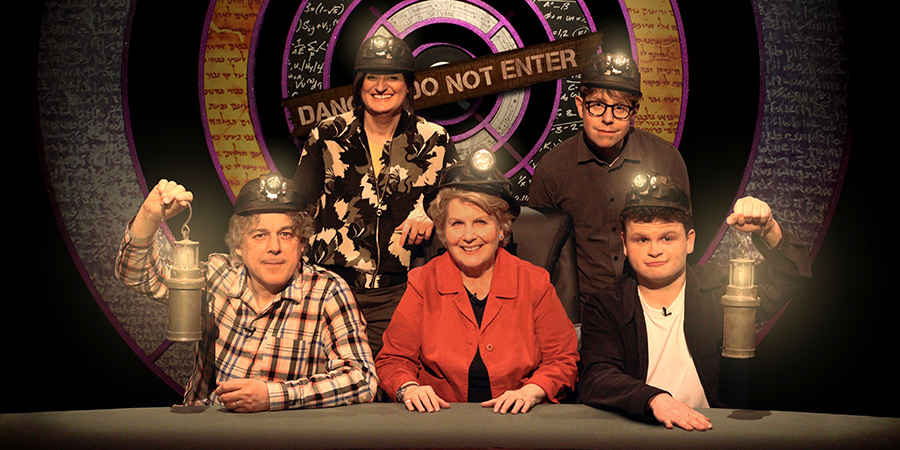 QI. Image shows left to right: Alan Davies, Zoe Lyons, Sandi Toksvig, Josh Widdicombe, Dan Tiernan