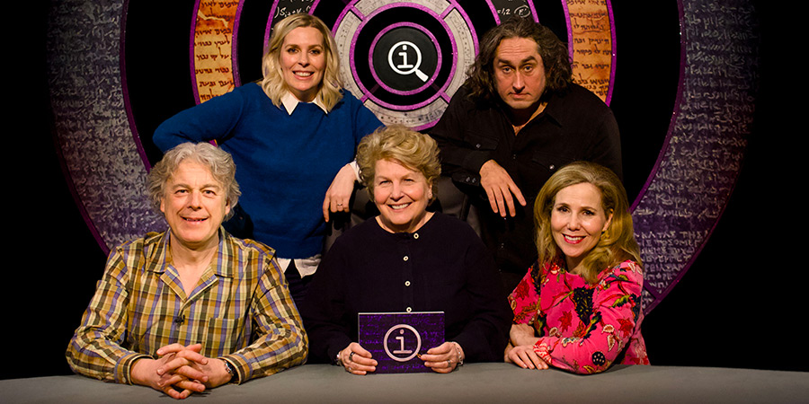 QI. Image shows left to right: Alan Davies, Sara Pascoe, Sandi Toksvig, Ross Noble, Sally Phillips