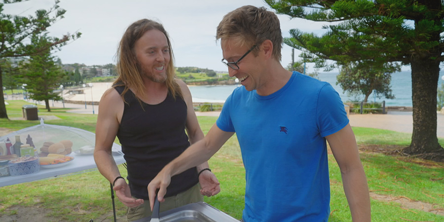 Russell Howard Stands Up To The World. Image shows from L to R: Tim Minchin, Russell Howard. Copyright: Avalon Television