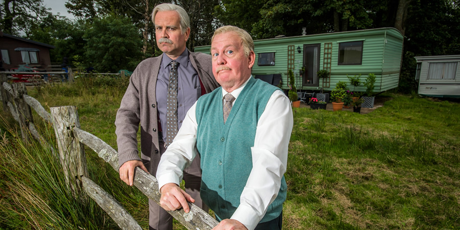 Still Game. Image shows from L to R: Victor McDade (Greg Hemphill), Jack Jarvis (Ford Kiernan)