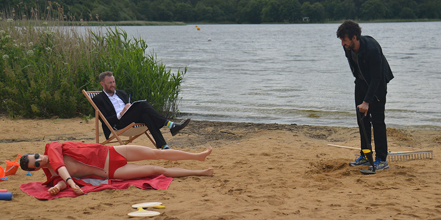 Taskmaster. Image shows from L to R: Alex Horne, Mark Watson. Copyright: Avalon Television