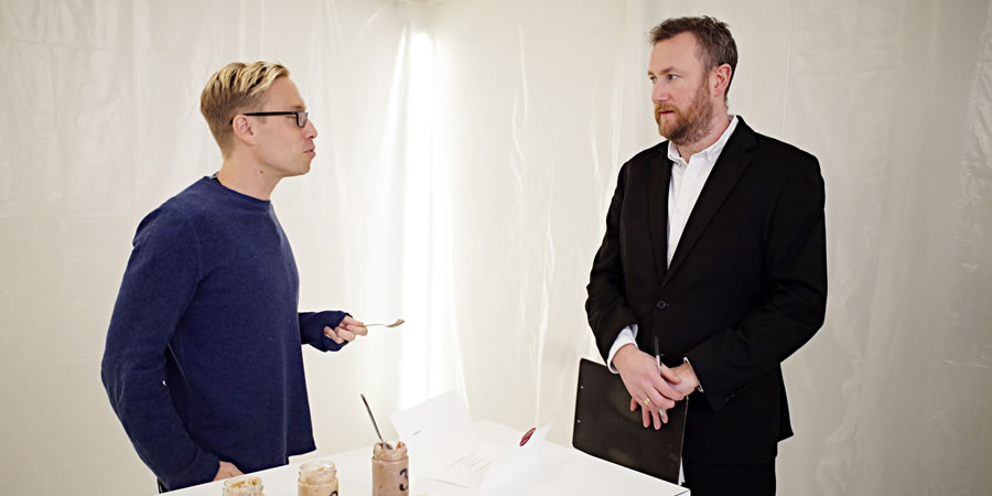 Taskmaster. Image shows from L to R: Russell Howard, Alex Horne. Copyright: Avalon Television