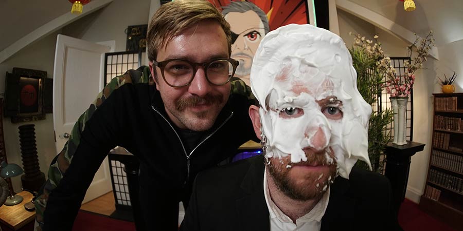 Taskmaster. Image shows from L to R: Iain Stirling, Alex Horne. Copyright: Avalon Television