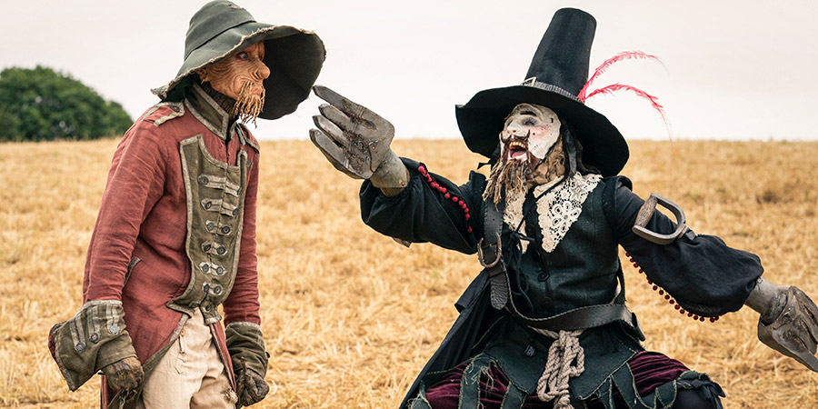 Worzel Gummidge. Image shows from L to R: Worzel (Mackenzie Crook), Guy Forks (Paul Kaye). Copyright: Leopard Pictures