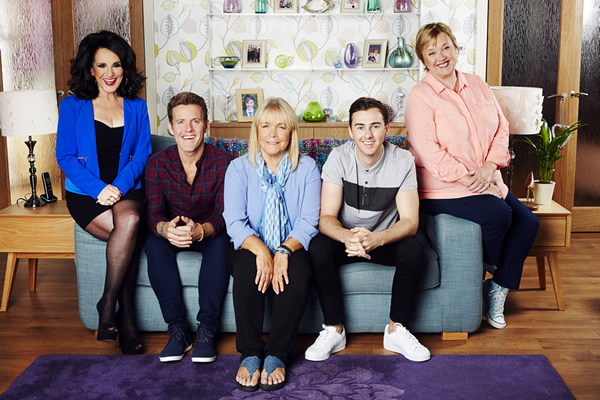 Birds Of A Feather. Image shows from L to R: Dorien Green (Lesley Joseph), Garth Stubbs (Samuel James), Tracey Stubbs (Linda Robson), Travis Stubbs (Charlie Quirke), Sharon Theodopolopodous (Pauline Quirke). Copyright: Alomo Productions / Retort