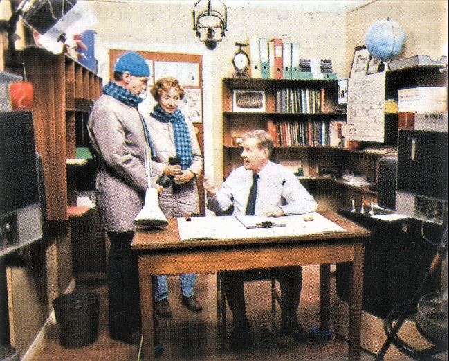 Ever Decreasing Circles. Image shows from L to R: Howard Hughes (Stanley Lebor), Hilda Hughes (Geraldine Newman), Martin Bryce (Richard Briers)