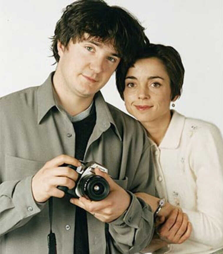 How Do You Want Me?. Image shows from L to R: Ian Lyons (Dylan Moran), Lisa Lyons (Charlotte Coleman). Copyright: Kensington Films And Television