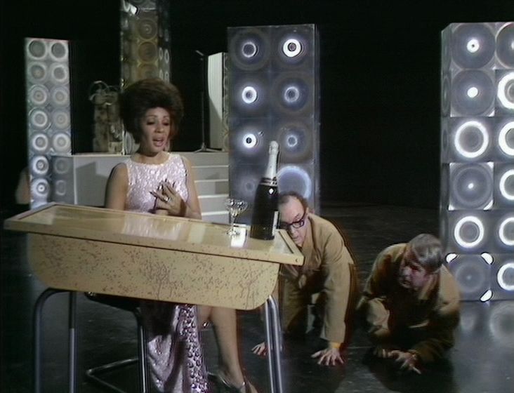 Shirley Bassey in a sketch with Morecambe & Wise. Copyright: BBC