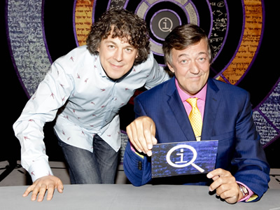 QI. Image shows from L to R: Alan Davies, Stephen Fry. Copyright: TalkbackThames