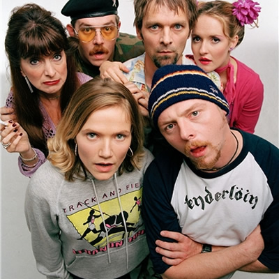 Spaced. Image shows from L to R: Marsha Klein (Julia Deakin), Mike Watt (Nick Frost), Daisy Steiner (Jessica Hynes), Brian Topp (Mark Heap), Tim Bisley (Simon Pegg), Twist Morgan (Katy Carmichael). Copyright: London Weekend Television