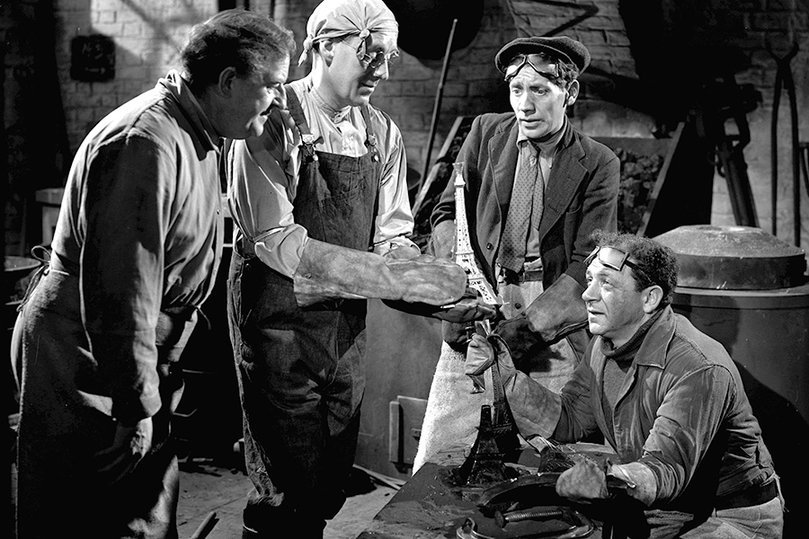 The Lavender Hill Mob. Image shows left to right: Pendlebury (Stanley Holloway), Holland (Alec Guinness), Shorty (Alfie Bass), Lackery (Sid James). Credit: STUDIOCANAL