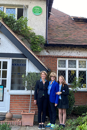 Michael Flanders's daughters and grand-daughter at the unveiling of his green plaque. Image shows left to right: Stephanie Flanders, Laura Flanders, Claudia Flanders