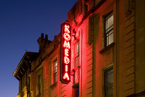 Komedia