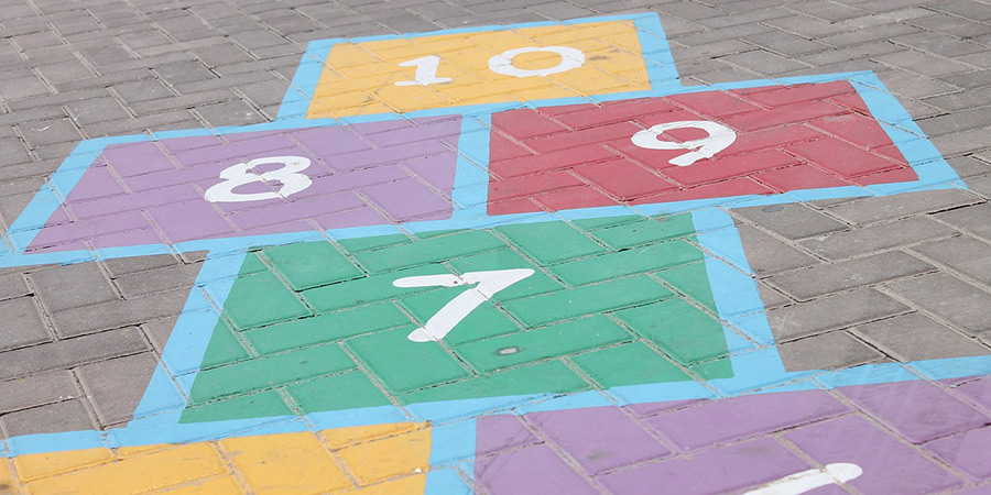 Hopscotch grid counting up to 10