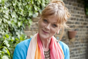 Outnumbered. Auntie Angela (Samantha Bond). Copyright: Hat Trick Productions