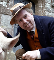 Blandings. Clarence (Timothy Spall). Copyright: Mammoth Screen