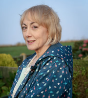 Boomers. Carol (Paula Wilcox). Copyright: Hat Trick Productions