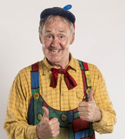 Cockroaches. Stevie (Nigel Planer). Copyright: Big Talk Productions