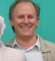 Dirk Gently's Holistic Detective Agency. Simon Draycott (Peter Davison). Copyright: Above The Title Productions