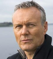 The Invisibles. Maurice Riley (Anthony Head). Copyright: Company Pictures