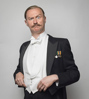 Mapp & Lucia. Major Benjamin 'Benjy' Flint (Mark Gatiss). Copyright: BBC