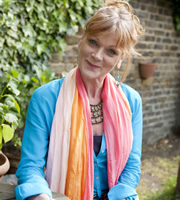 Outnumbered. Auntie Angela (Samantha Bond). Copyright: Hat Trick Productions