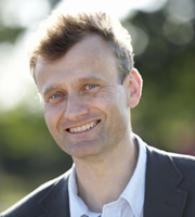 Outnumbered. Pete (Hugh Dennis). Copyright: Hat Trick Productions