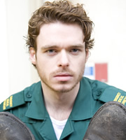 Sirens. Ashley Greenwick (Richard Madden). Copyright: Daybreak Pictures