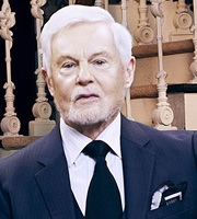 Vicious. Stuart (Derek Jacobi). Copyright: Brown Eyed Boy / Kudos Productions