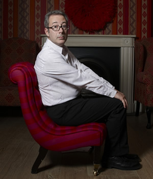 Dave's One Night Stand. Ben Elton. Copyright: Amigo Television / Phil McIntyre Entertainment