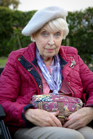 Boomers. Joan (June Whitfield). Copyright: Hat Trick Productions