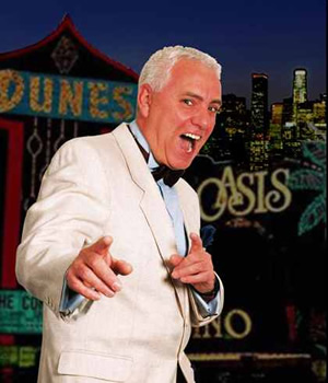 Phoenix Nights. Jerry St. Clair (Dave Spikey). Copyright: Goodnight Vienna Productions / Ovation Entertainments