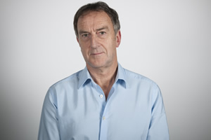 Alone. Mitch (Angus Deayton). Copyright: ABsoLuTeLy Productions