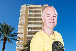 Benidorm. Mick Garvey (Steve Pemberton). Copyright: Tiger Aspect Productions