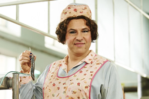 Billionaire Boy. Mrs. Trafe (David Walliams). Copyright: King Bert Productions