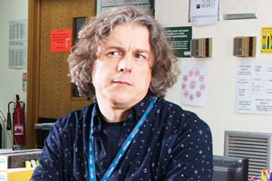 Damned. Al Kavanagh (Alan Davies). Copyright: What Larks Productions