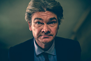 Ghosts. Julian (Simon Farnaby). Copyright: Monumental Pictures