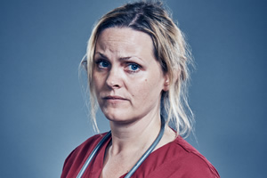 Porters. Dr Kelly (Jo Joyner)