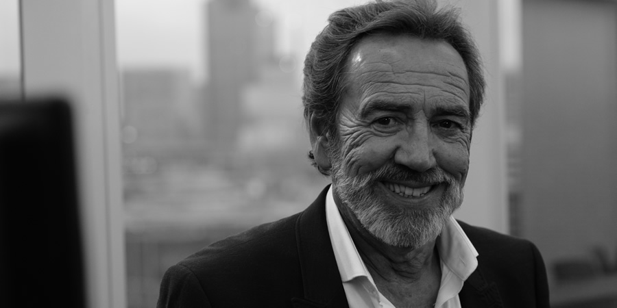 Bounty Hunters. Nigel Walker (Robert Lindsay). Copyright: Cave Bear Productions