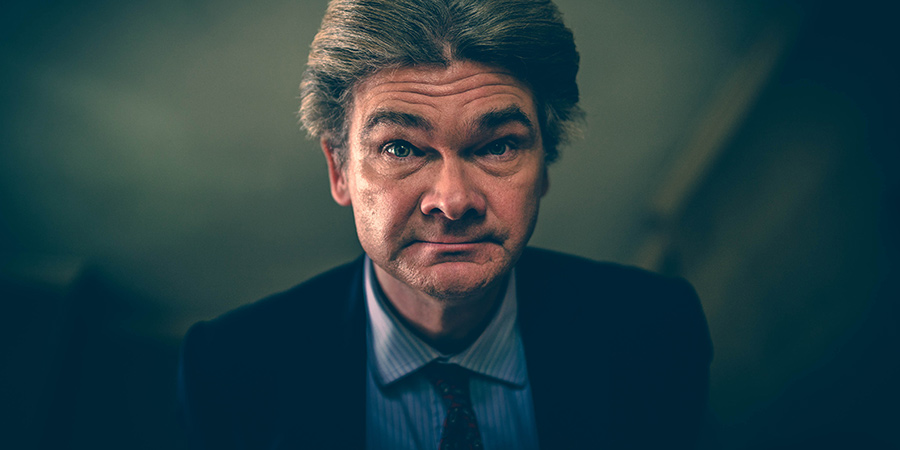 Ghosts. Julian (Simon Farnaby). Copyright: Monumental Pictures