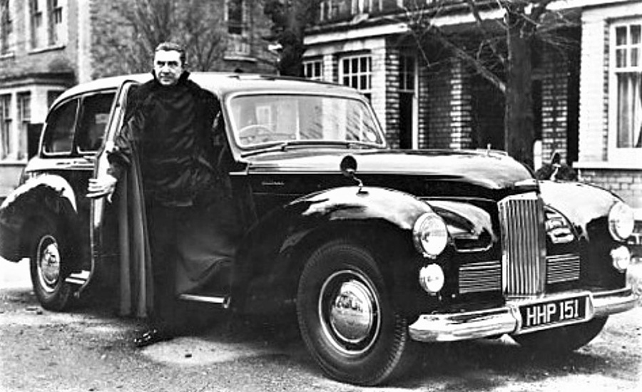 Bela Lugosi gets out of a car during his 1951 tour of England. Bela Lugosi